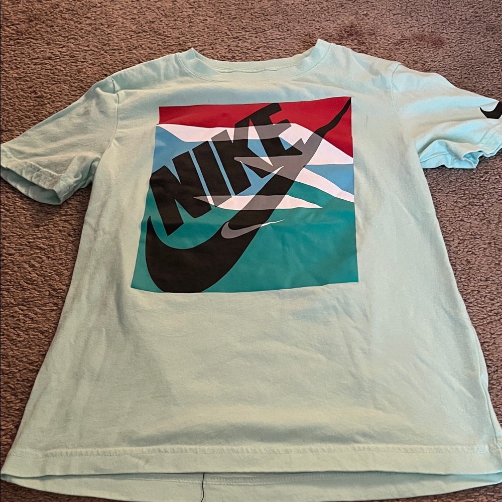 Nike Aqua T-Shirt with Bold Graphic
